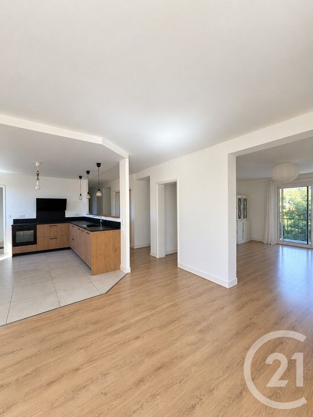 Appartement T5 &agrave; louer - 5 pi&egrave;ces - 111 m2 - Aurillac - 15 - AUVERGNE
