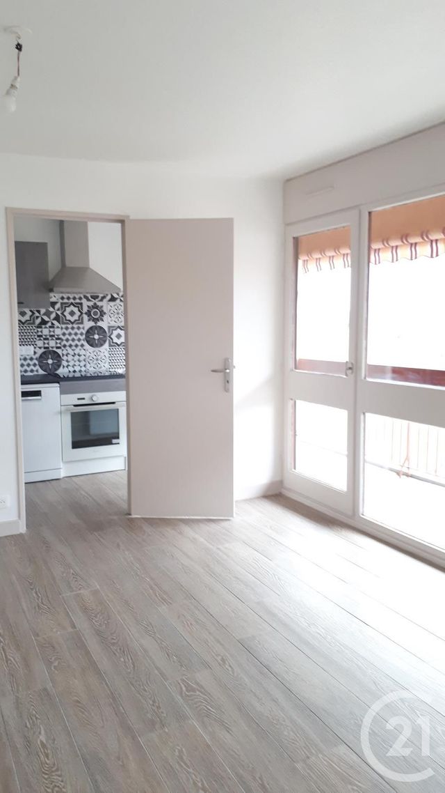 Appartement T2 &agrave; louer - 2 pi&egrave;ces - 45 m2 - Aurillac - 15 - AUVERGNE