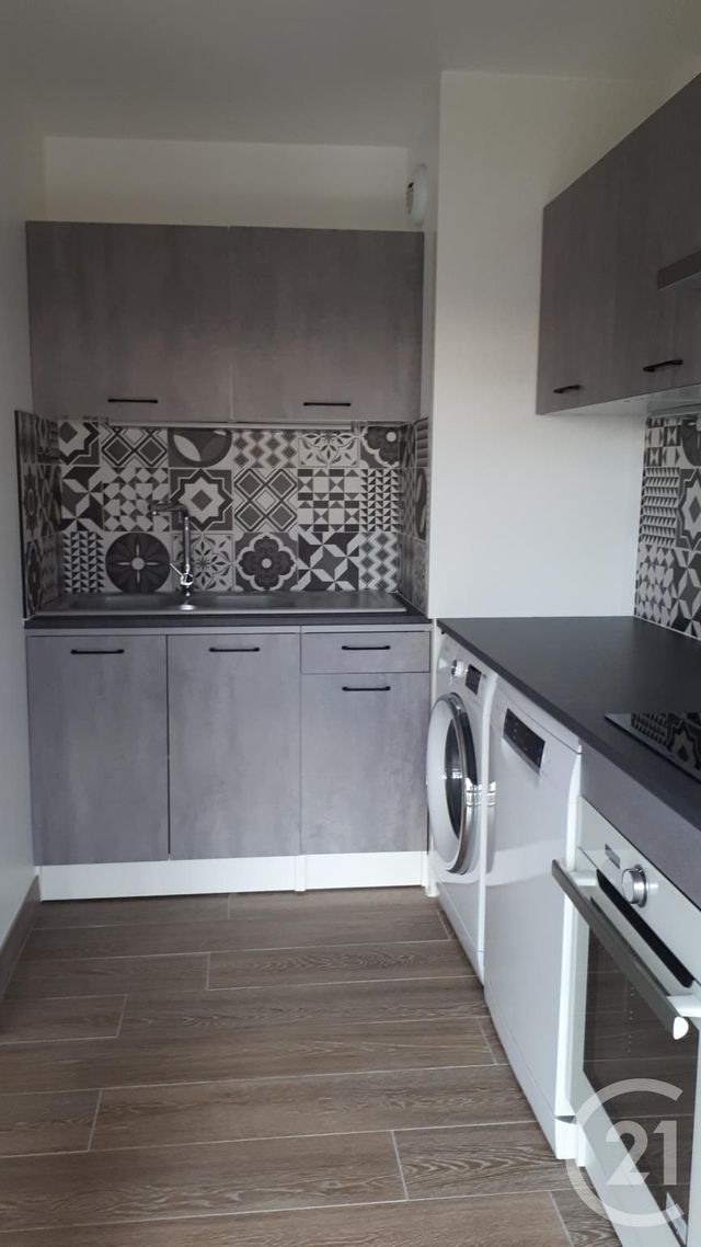 Appartement T2 &agrave; louer - 2 pi&egrave;ces - 45 m2 - Aurillac - 15 - AUVERGNE