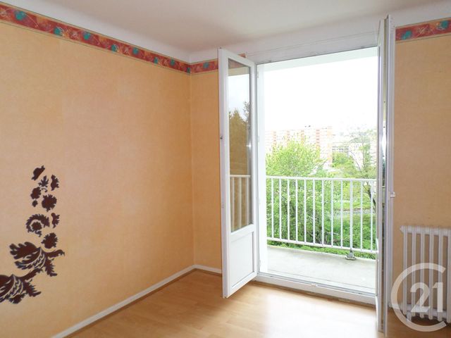 Appartement T4 &agrave; louer - 4 pi&egrave;ces - 82 m2 - Aurillac - 15 - AUVERGNE