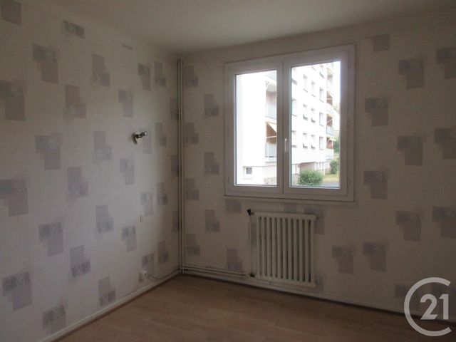 Appartement T4 &agrave; louer - 4 pi&egrave;ces - 82 m2 - Aurillac - 15 - AUVERGNE