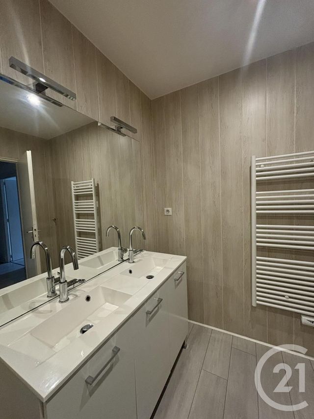 Appartement T3 &agrave; louer - 3 pi&egrave;ces - 96,77 m2 - Aurillac - 15 - AUVERGNE