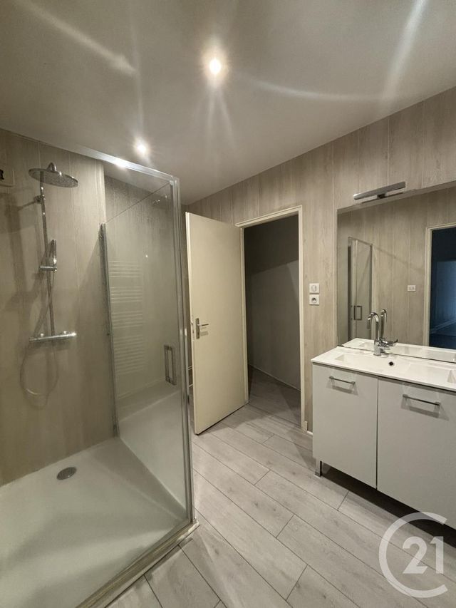 Appartement T3 &agrave; louer - 3 pi&egrave;ces - 96,77 m2 - Aurillac - 15 - AUVERGNE