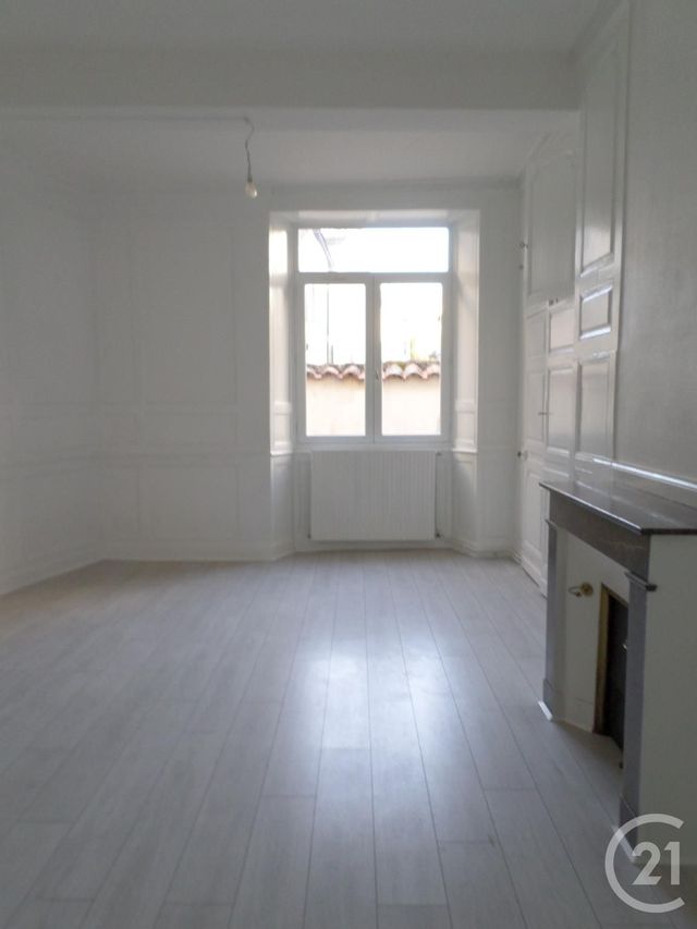Appartement T3 &agrave; louer - 3 pi&egrave;ces - 96,77 m2 - Aurillac - 15 - AUVERGNE
