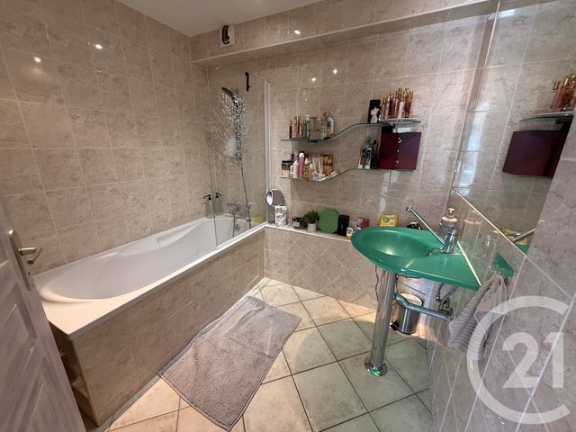 Appartement F2 à vendre - 2 pièces - 60 m2 - La Cluse Et Mijoux - 25 - FRANCHE-COMTE