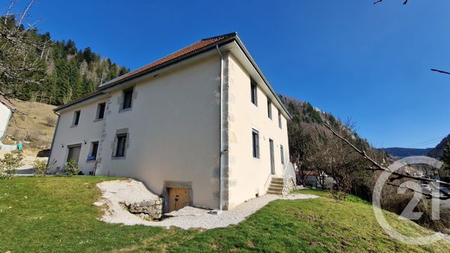 Appartement Duplex &agrave; louer - 3 pi&egrave;ces - 61,93 m2 - La Cluse Et Mijoux - 25 - FRANCHE-COMTE