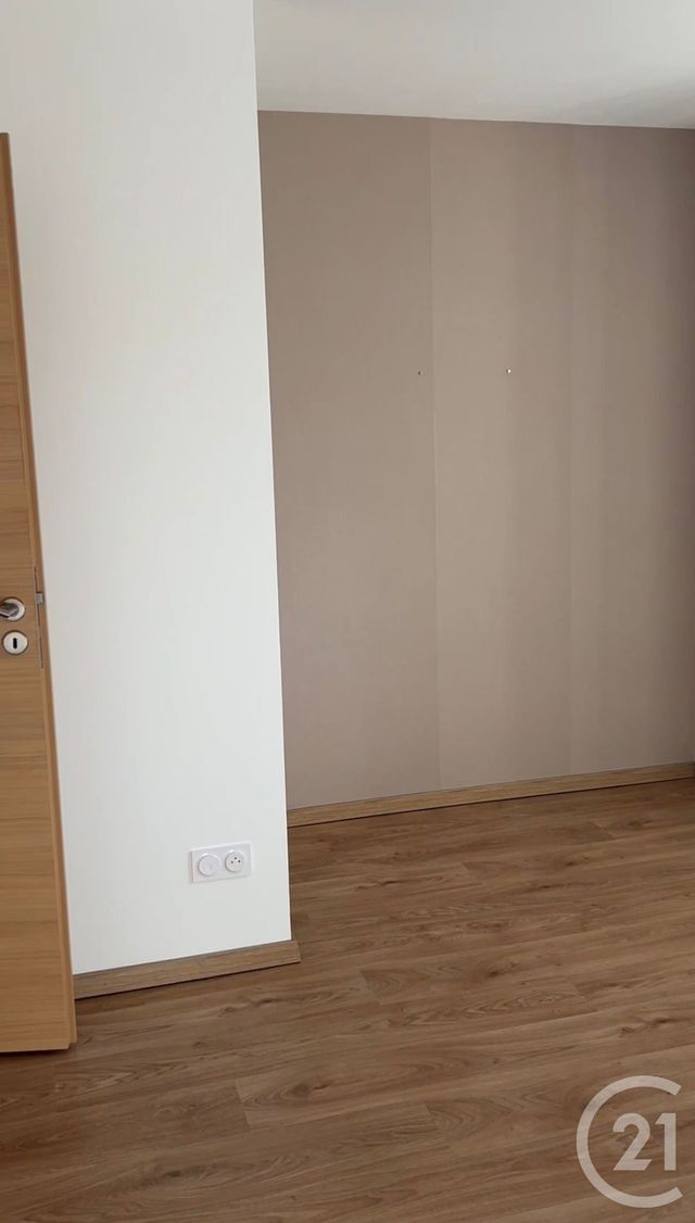 Appartement Duplex &agrave; louer - 3 pi&egrave;ces - 61,93 m2 - La Cluse Et Mijoux - 25 - FRANCHE-COMTE