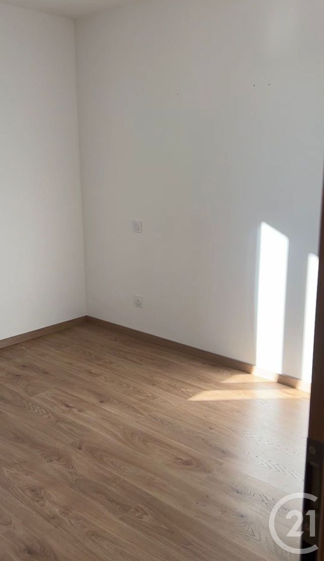 Appartement Duplex &agrave; louer - 3 pi&egrave;ces - 61,93 m2 - La Cluse Et Mijoux - 25 - FRANCHE-COMTE