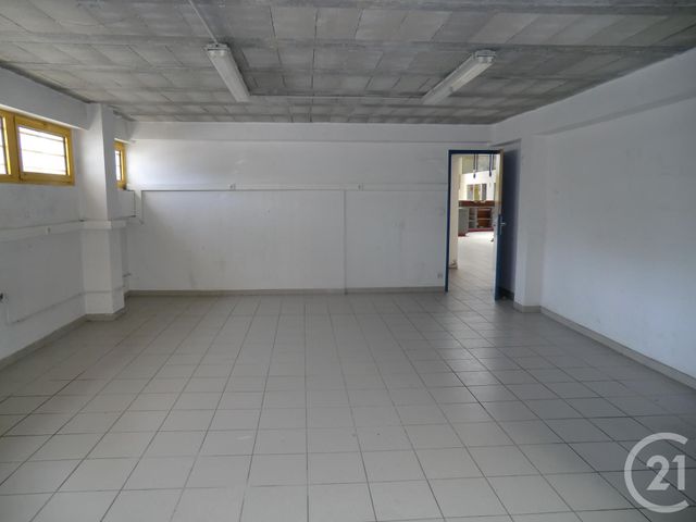 Local commercial à louer - 1500.0 m2 - 19 - Correze