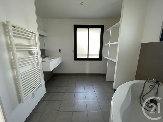 Maison &agrave; louer - 6 pi&egrave;ces - 134,60 m2 - Brive La Gaillarde - 19 - LIMOUSIN