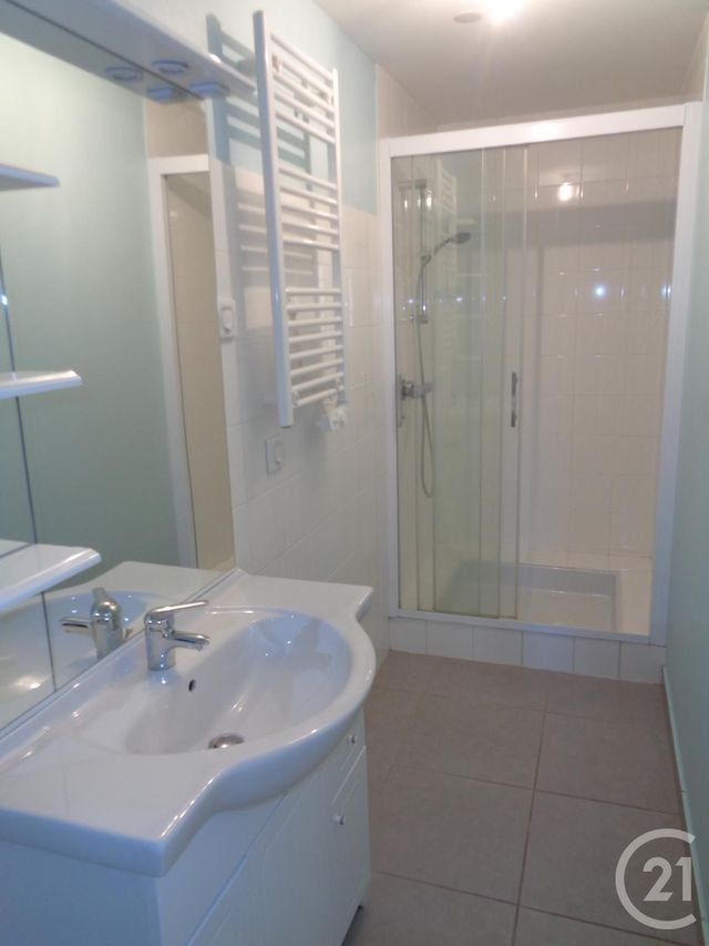 Maison &agrave; louer - 4 pi&egrave;ces - 62,59 m2 - Ste Fereole - 19 - LIMOUSIN