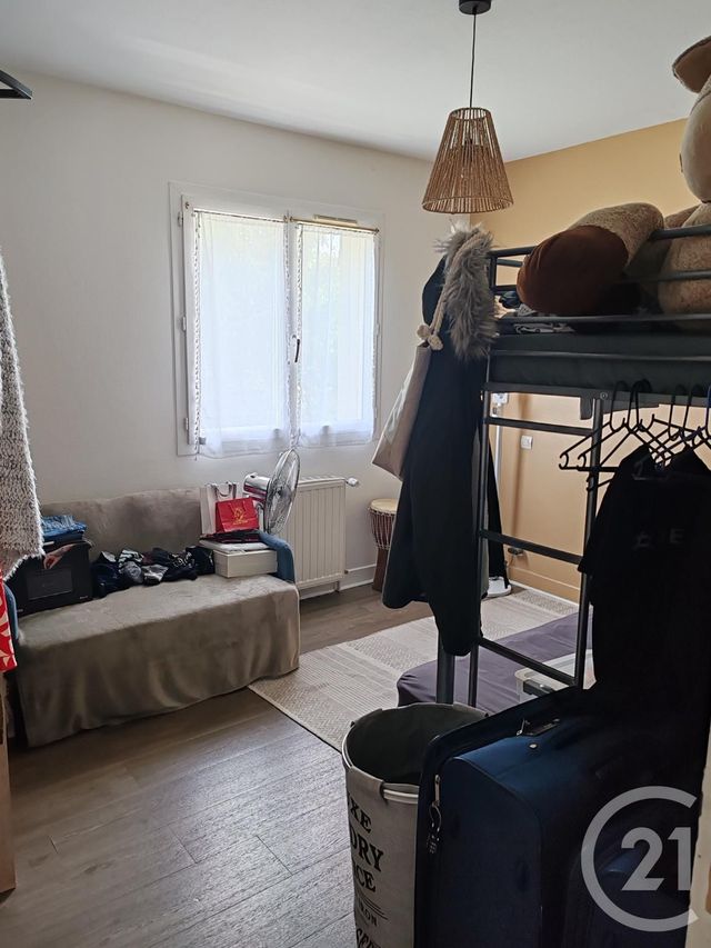 Maison &agrave; louer - 5 pi&egrave;ces - 92,22 m2 - St Pantaleon De Larche - 19 - LIMOUSIN