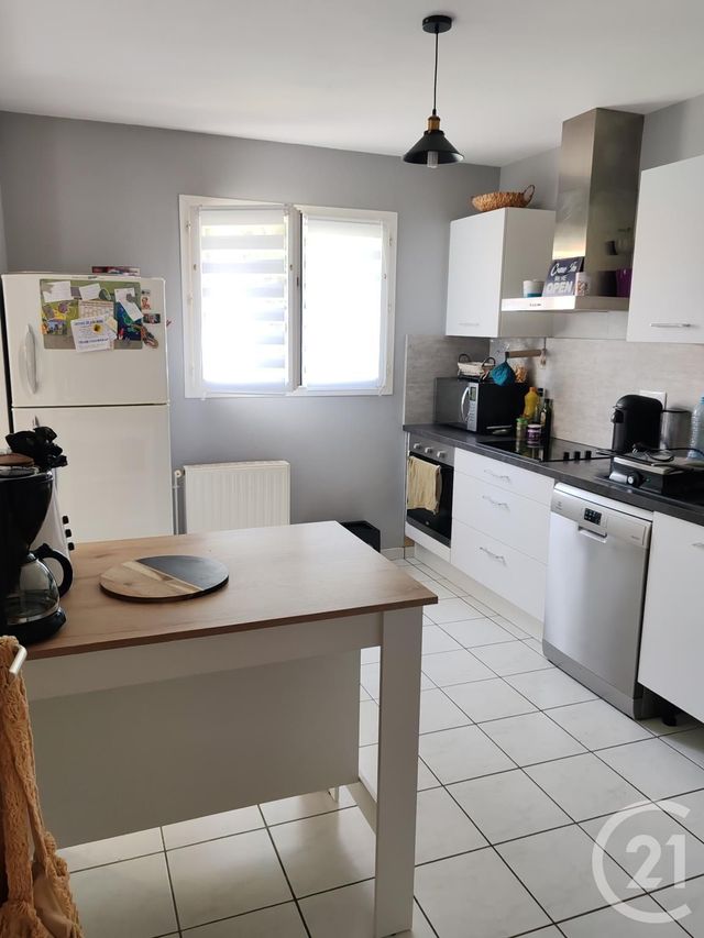 Maison &agrave; louer - 5 pi&egrave;ces - 92,22 m2 - St Pantaleon De Larche - 19 - LIMOUSIN