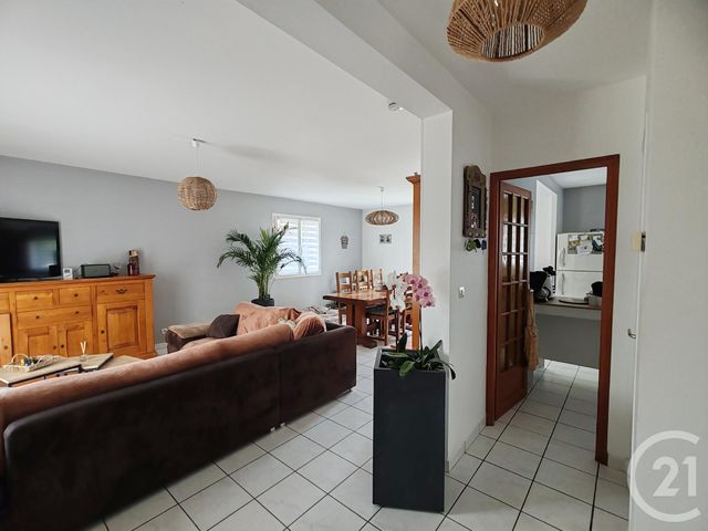 Maison &agrave; louer - 5 pi&egrave;ces - 92,22 m2 - St Pantaleon De Larche - 19 - LIMOUSIN