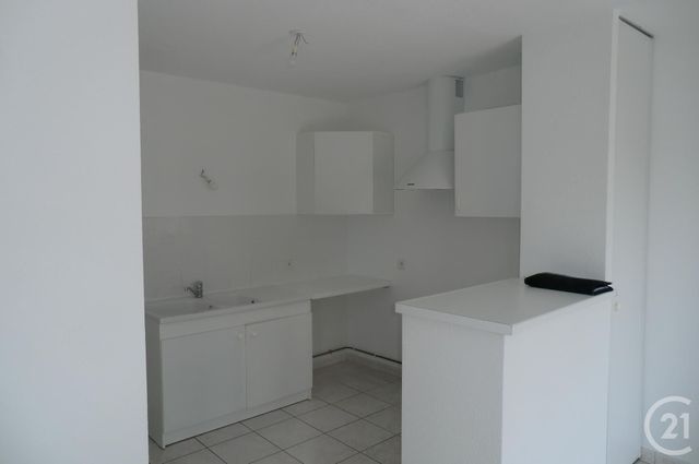 Maison &agrave; louer - 3 pi&egrave;ces - 63,44 m2 - Larche - 19 - LIMOUSIN