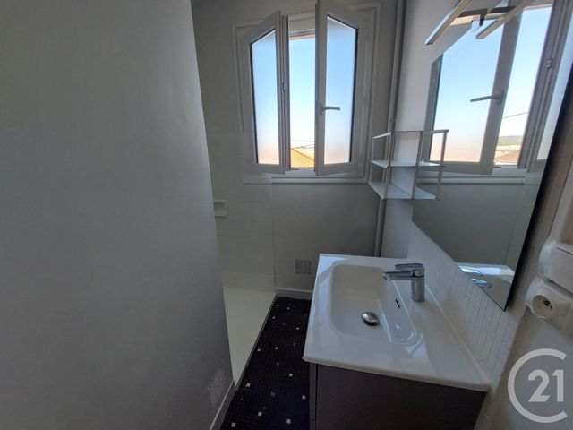 Appartement F4 &agrave; louer - 4 pi&egrave;ces - 77,30 m2 - Brive La Gaillarde - 19 - LIMOUSIN
