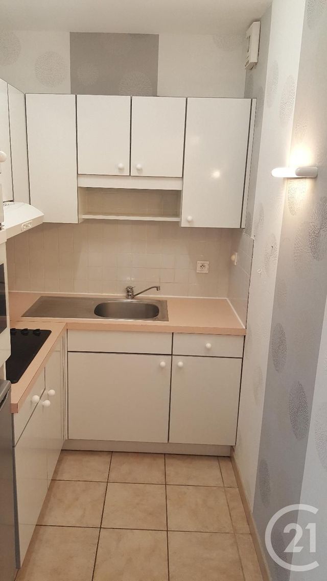 Appartement &agrave; louer - 2 pi&egrave;ces - 36,05 m2 - Lons Le Saunier - 39 - FRANCHE-COMTE