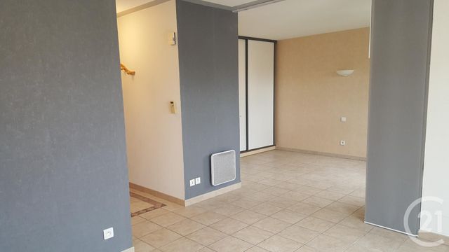 Appartement &agrave; louer - 2 pi&egrave;ces - 36,05 m2 - Lons Le Saunier - 39 - FRANCHE-COMTE