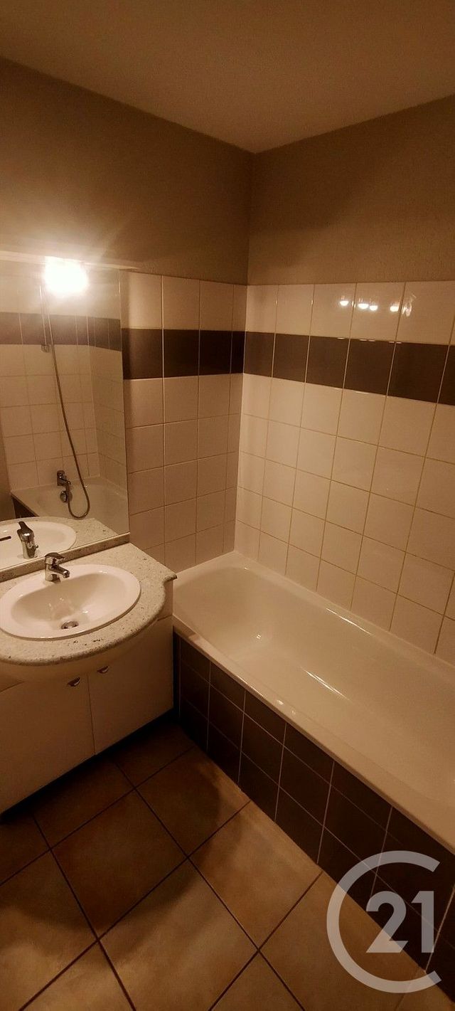 Appartement &agrave; louer - 2 pi&egrave;ces - 35,28 m2 - Lons Le Saunier - 39 - FRANCHE-COMTE