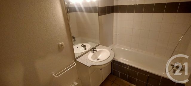Appartement &agrave; louer - 2 pi&egrave;ces - 48,02 m2 - Lons Le Saunier - 39 - FRANCHE-COMTE