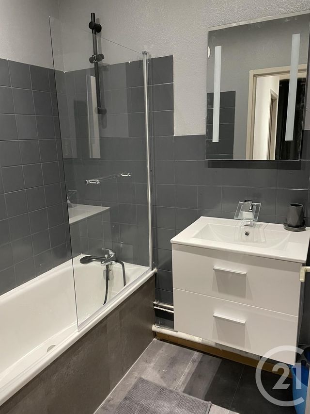 Appartement &agrave; louer - 3 pi&egrave;ces - 51,37 m2 - Lons Le Saunier - 39 - FRANCHE-COMTE