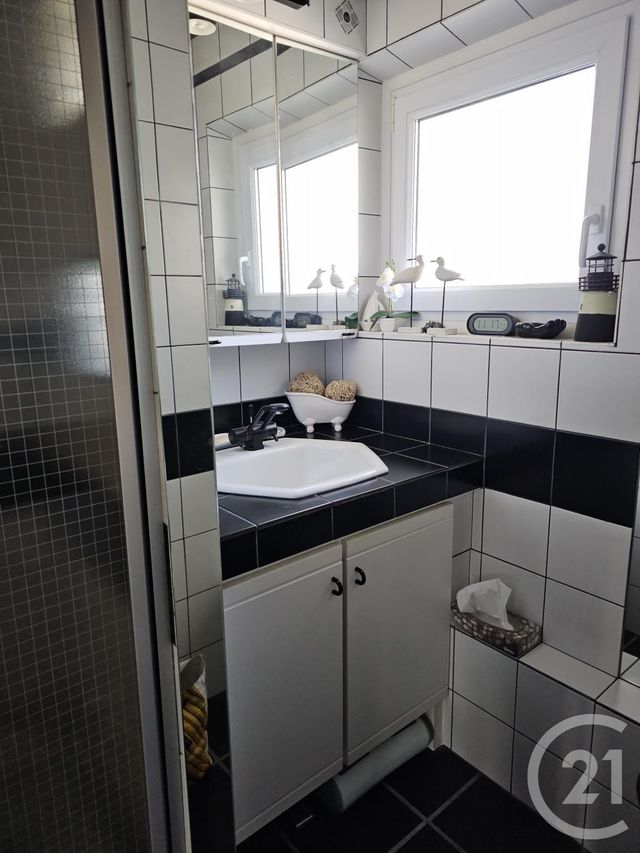 Appartement T3 &agrave; vendre - 5 pi&egrave;ces - 72,51 m2 - Lons Le Saunier - 39 - FRANCHE-COMTE