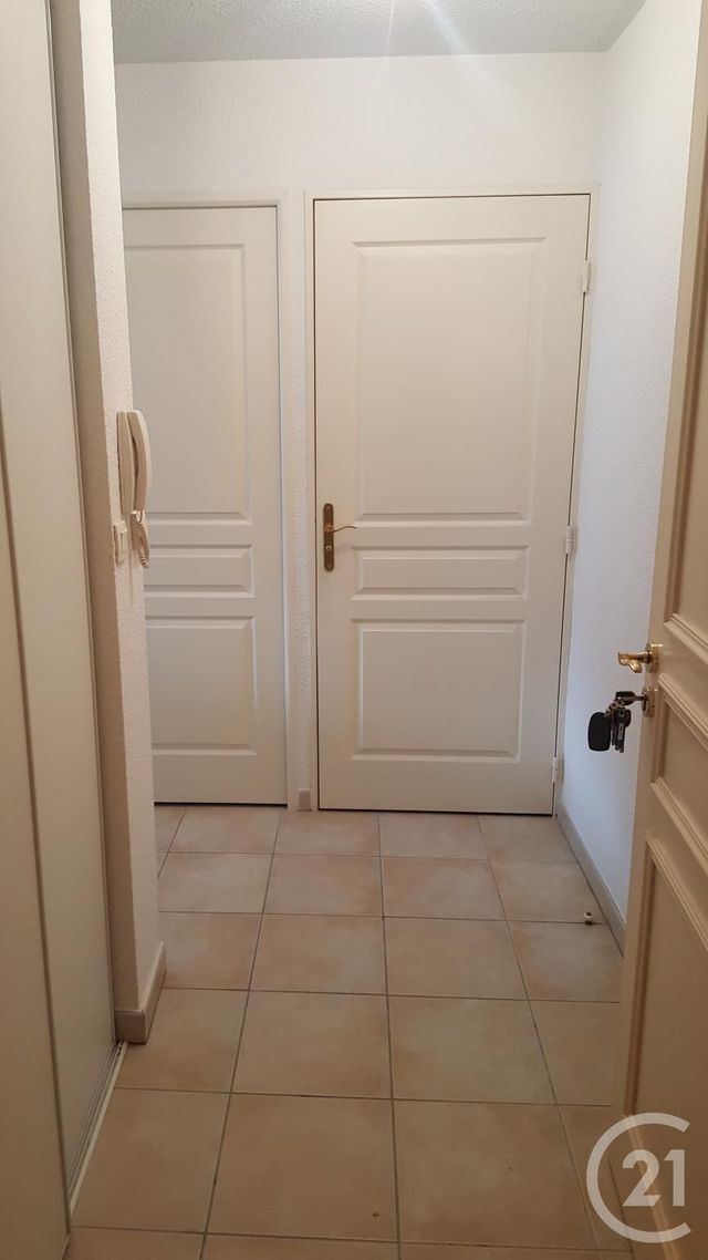 Appartement &agrave; louer - 3 pi&egrave;ces - 57,01 m2 - Lons Le Saunier - 39 - FRANCHE-COMTE