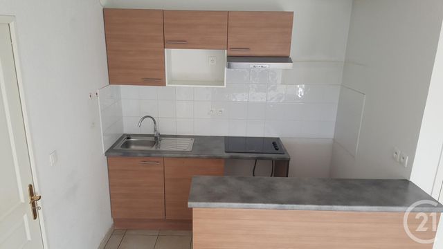 Appartement &agrave; louer - 3 pi&egrave;ces - 57,01 m2 - Lons Le Saunier - 39 - FRANCHE-COMTE