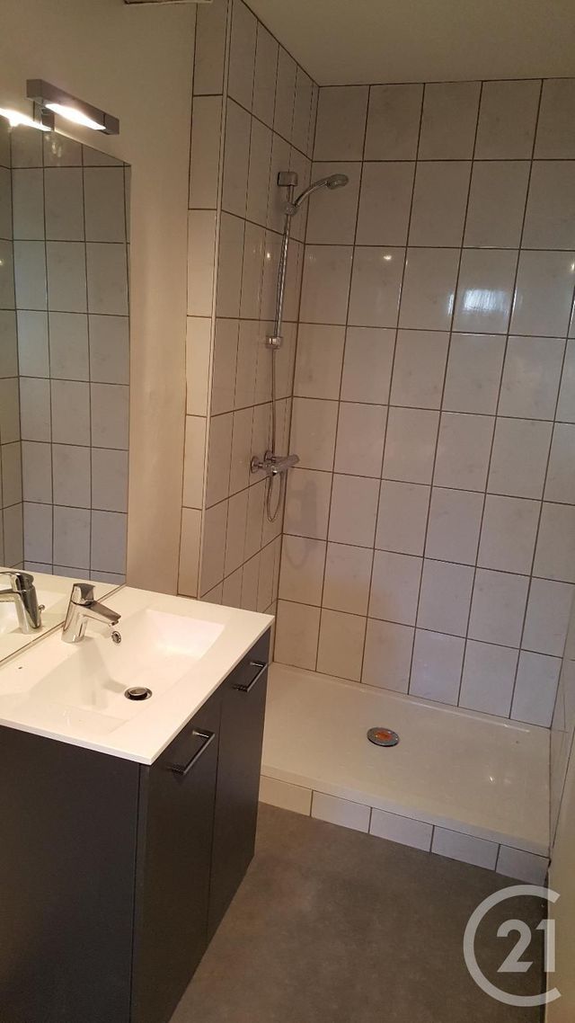 Appartement F2 &agrave; louer - 2 pi&egrave;ces - 60,23 m2 - Lons Le Saunier - 39 - FRANCHE-COMTE