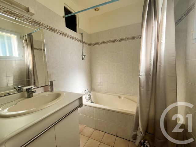 Maison &agrave; louer - 4 pi&egrave;ces - 90,47 m2 - Olonne Sur Mer - 85 - PAYS-DE-LOIRE