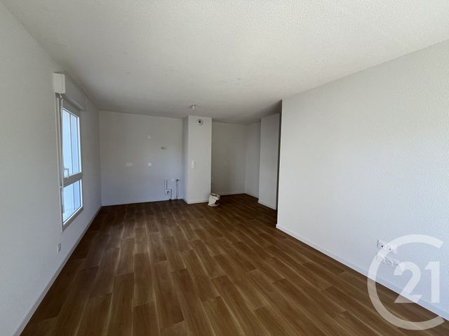 Appartement T4 &agrave; louer - 4 pi&egrave;ces - 78,15 m2 - Challans - 85 - PAYS-DE-LOIRE