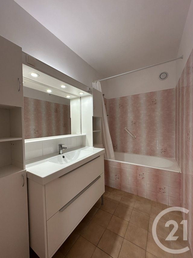 Appartement F4 &agrave; louer - 4 pi&egrave;ces - 76,99 m2 - Villejuif - 94 - ILE-DE-FRANCE