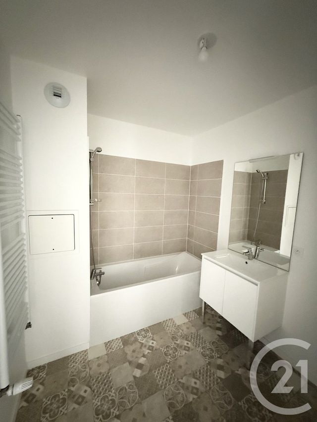 Appartement F3 &agrave; louer - 3 pi&egrave;ces - 61,87 m2 - Vitry Sur Seine - 94 - ILE-DE-FRANCE