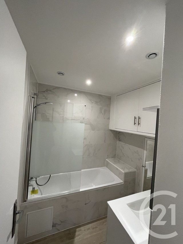 Appartement F3 &agrave; louer - 3 pi&egrave;ces - 55,40 m2 - L Hay Les Roses - 94 - ILE-DE-FRANCE