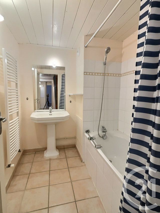 Appartement &agrave; louer - 3 pi&egrave;ces - 82,20 m2 - Pont D Ain - 01 - RHONE-ALPES