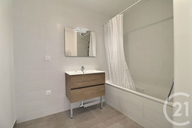 Appartement &agrave; louer - 2 pi&egrave;ces - 42 m2 - Amberieu En Bugey - 01 - RHONE-ALPES