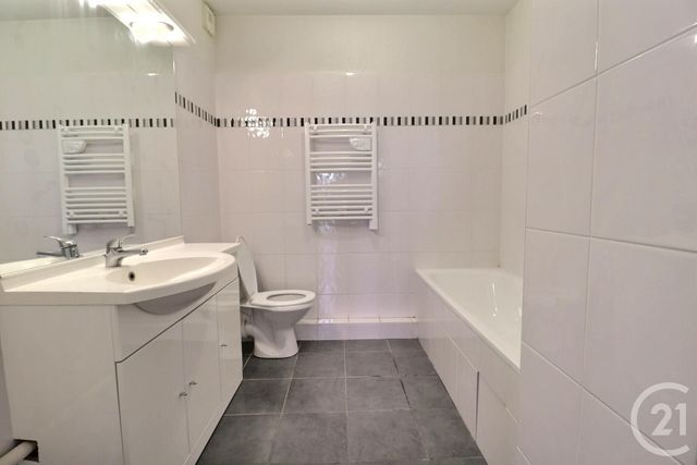 Appartement &agrave; louer - 2 pi&egrave;ces - 37 m2 - Amberieu En Bugey - 01 - RHONE-ALPES