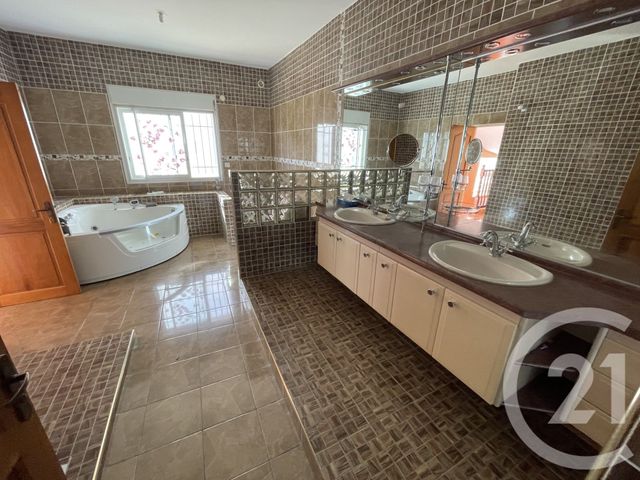 Maison &agrave; vendre - 8 pi&egrave;ces - 352,01 m2 - St Denis - 974 - REUNION