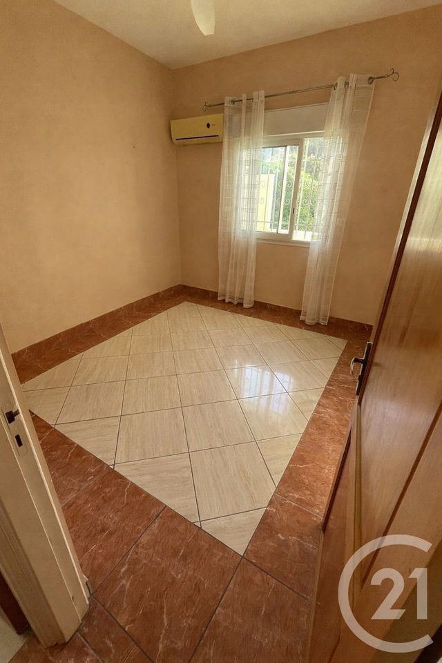 Maison &agrave; vendre - 8 pi&egrave;ces - 352,01 m2 - St Denis - 974 - REUNION