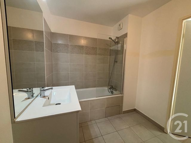 Appartement F3 &agrave; louer - 3 pi&egrave;ces - 58,57 m2 - Savigny Le Temple - 77 - ILE-DE-FRANCE