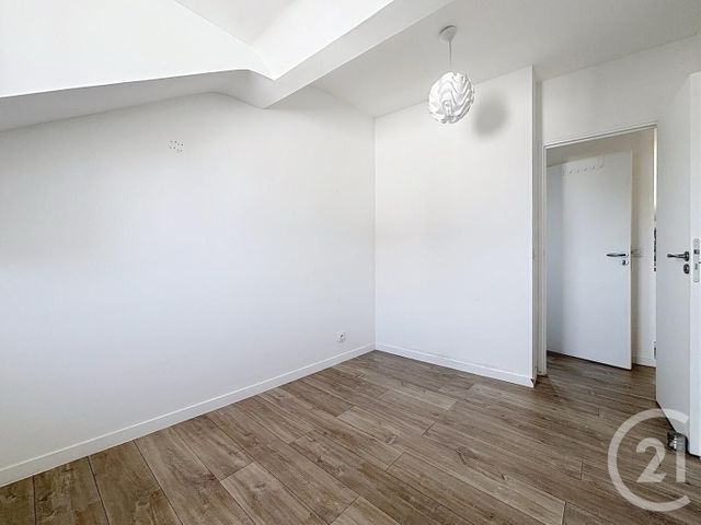 Appartement F3 &agrave; louer - 3 pi&egrave;ces - 47,11 m2 - Mandres Les Roses - 94 - ILE-DE-FRANCE