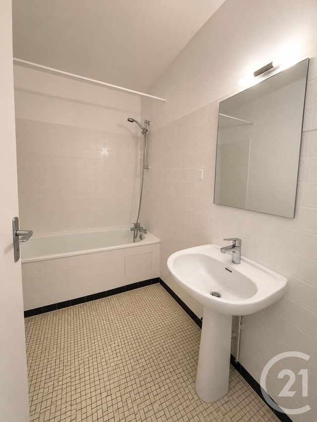 Appartement F1 &agrave; louer - 1 pi&egrave;ce - 43,17 m2 - Brunoy - 91 - ILE-DE-FRANCE
