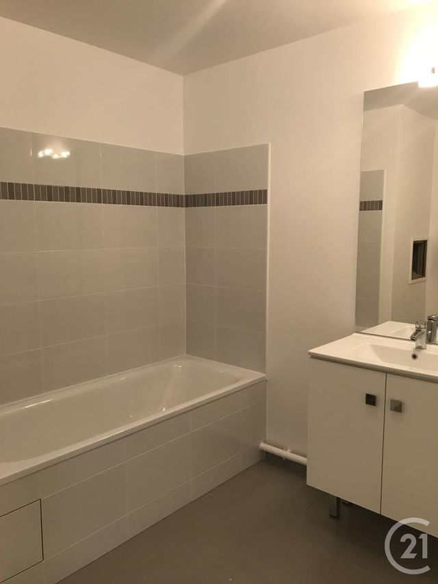 Appartement F3 &agrave; louer - 3 pi&egrave;ces - 60,87 m2 - Quincy Sous Senart - 91 - ILE-DE-FRANCE