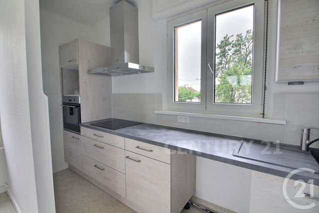 Maison &agrave; louer - 7 pi&egrave;ces - 139,75 m2 - Teting Sur Nied - 57 - LORRAINE