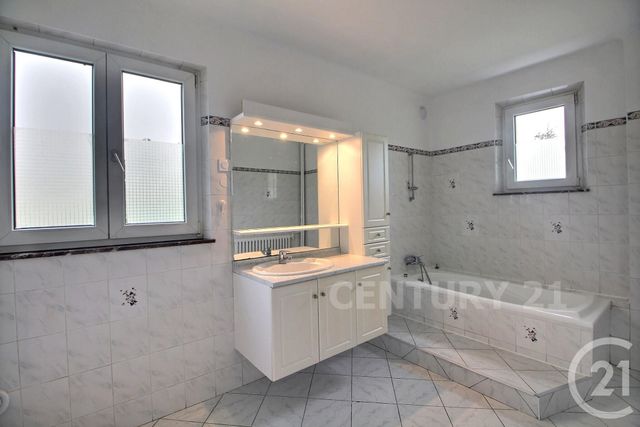 Maison &agrave; louer - 7 pi&egrave;ces - 139,75 m2 - Teting Sur Nied - 57 - LORRAINE