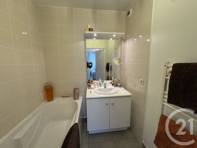 Appartement T3 &agrave; louer - 3 pi&egrave;ces - 61,75 m2 - Allauch - 13 - PROVENCE-ALPES-COTE-D-AZUR