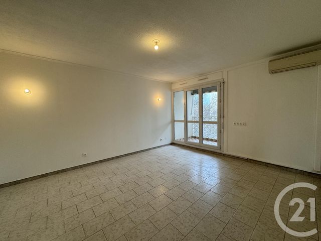 Appartement T2 &agrave; louer - 2 pi&egrave;ces - 57,08 m2 - Marseille - 13011 - PROVENCE-ALPES-COTE-D-AZUR