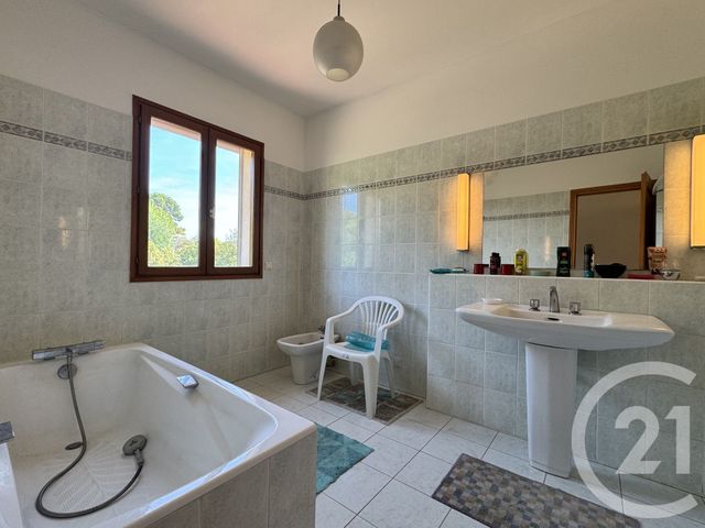 Maison &agrave; louer - 6 pi&egrave;ces - 166,52 m2 - Marseille - 13012 - PROVENCE-ALPES-COTE-D-AZUR