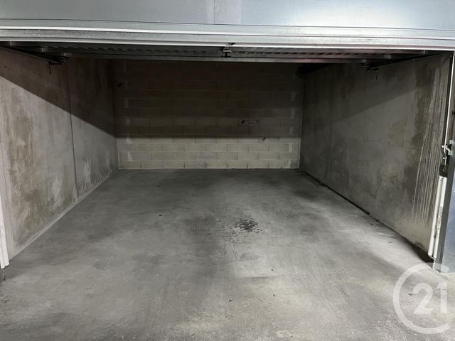 parking - MARSEILLE - 13010