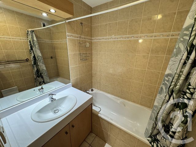 Appartement T2 &agrave; louer - 2 pi&egrave;ces - 53,80 m2 - Marseille - 13006 - PROVENCE-ALPES-COTE-D-AZUR